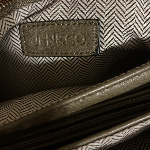 Jen & Co Olive Leather Crossbody Bag - Picture 6 of 6